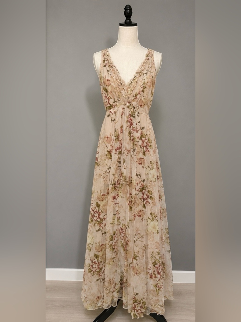 NWT Aakaa Cream Vintage Rose Floral Ruffle V-Neck Maxi Dress Small